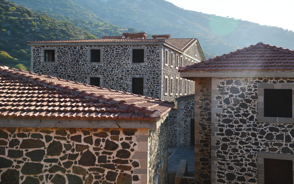View of Les Thermes d’Hippocrate from between the buildings.